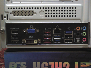 ECS H67H2-I�}�U�[�̃o�b�N�p�l��