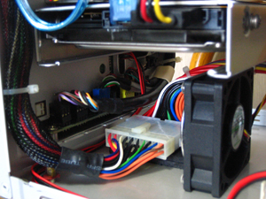 ECS H67H2-I Mini-ITX�}�U�[�{�[�h�d���ϊ��P�[�u��