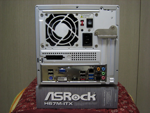 ASRock H67M-ITX�}�U�[�̃o�b�N�p�l��