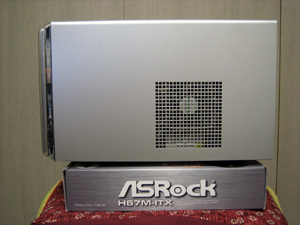 XC Cube�̃P�[�X�����M�̔r�C��