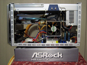 UX661L��ASRock H67M-ITX Mini-ITX�}�U�[�ɏ悹�ւ�