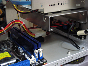 ASRock H67M-ITX�}�U�[�{�[�h�d���ϊ��P�[�u��